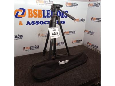 LOTE 433 - 01 TRIPÉ P/CÂMERA FOTOGRÁFICA MARCA TOMATE MODELO MTG-3016. (NO ESTADO) ATENÇÃO! FAZER A VISITAÇÃO ANTES DE ARREMATAR, NÃO SABEMOS SE FUNCIONA. LEILÃO NÃO TEM GARANTIA E NEM DEVOLUÇÃO, SUJEITO A POSSÍVEIS AVARIAS VISÍVEIS/OCULTAS E/OU AUSÊNCIA DE COMPONENTES.