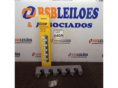 LOTE 040 - 01 SUPORTE DE PAREDE P/ VASSOURA C/ 05 GANCHOS. (NOVO) (NO ESTADO) ATENÇÃO! FAZER A VISITAÇÃO ANTES DE ARREMATAR, NÃO SABEMOS SE FUNCIONA. LEILÃO NÃO TEM GARANTIA E NEM DEVOLUÇÃO, SUJEITO A POSSÍVEIS AVARIAS VISÍVEIS/OCULTAS E/OU AUSÊNCIA DE COMPONENTES.