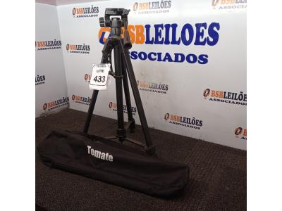 LOTE 433 - 01 TRIPÉ P/CÂMERA FOTOGRÁFICA MARCA TOMATE MODELO MTG-3016. (NO ESTADO) ATENÇÃO! FAZER A VISITAÇÃO ANTES DE ARREMATAR, NÃO SABEMOS SE FUNCIONA. LEILÃO NÃO TEM GARANTIA E NEM DEVOLUÇÃO, SUJEITO A POSSÍVEIS AVARIAS VISÍVEIS/OCULTAS E/OU AUSÊNCIA DE COMPONENTES.