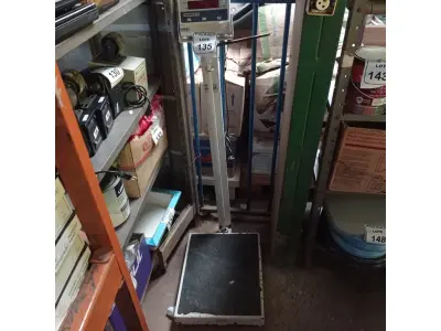 LOTE 135 - 01 BALANÇA DIGITAL MÁXIMO DE 200K MARCA MICHELETTI. (NO ESTADO) ATENÇÃO! FAZER A VISITAÇÃO ANTES DE ARREMATAR, NÃO SABEMOS SE FUNCIONA. LEILÃO NÃO TEM GARANTIA E NEM DEVOLUÇÃO, SUJEITO A POSSÍVEIS AVARIAS VISÍVEIS/OCULTAS E/OU AUSÊNCIA DE COMPONENTES.