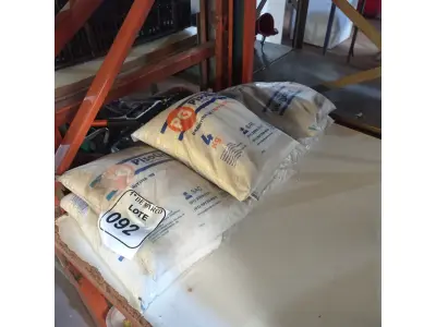 LOTE 092 - 07 PACOTES DE GRANITINA /08 PARA GRAFIATO COM 4KG CADA. (NOVO) (NO ESTADO) ATENÇÃO! FAZER A VISITAÇÃO ANTES DE ARREMATAR, NÃO SABEMOS SE FUNCIONA. LEILÃO NÃO TEM GARANTIA E NEM DEVOLUÇÃO, SUJEITO A POSSÍVEIS AVARIAS VISÍVEIS/OCULTAS E/OU AUSÊNCIA DE COMPONENTES.