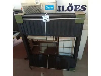 LOTE 297 - 01 JANELA EM FERRO HAIALA. (NO ESTADO) ATENÇÃO! FAZER A VISITAÇÃO ANTES DE ARREMATAR, NÃO SABEMOS SE FUNCIONA. LEILÃO NÃO TEM GARANTIA E NEM DEVOLUÇÃO, SUJEITO A POSSÍVEIS AVARIAS VISÍVEIS/OCULTAS E/OU AUSÊNCIA DE COMPONENTES.