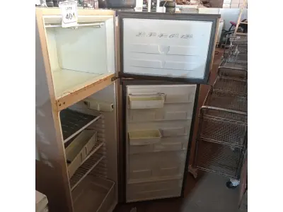 LOTE 404 - 01 GELADEIRA BRASTEMP 220V. (NO ESTADO) ATENÇÃO! FAZER A VISITAÇÃO ANTES DE ARREMATAR, NÃO SABEMOS SE FUNCIONA. LEILÃO NÃO TEM GARANTIA E NEM DEVOLUÇÃO, SUJEITO A POSSÍVEIS AVARIAS VISÍVEIS/OCULTAS E/OU AUSÊNCIA DE COMPONENTES.