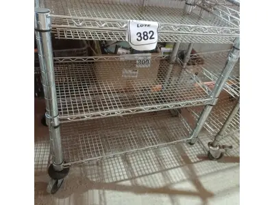 LOTE 382 - 01 CARRINHO PARA SERVIÇO CROMADO. (NO ESTADO) ATENÇÃO! FAZER A VISITAÇÃO ANTES DE ARREMATAR, NÃO SABEMOS SE FUNCIONA. LEILÃO NÃO TEM GARANTIA E NEM DEVOLUÇÃO, SUJEITO A POSSÍVEIS AVARIAS VISÍVEIS/OCULTAS E/OU AUSÊNCIA DE COMPONENTES.