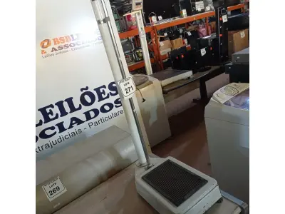 LOTE 271 - 01 BALANÇA HOSPITALAR FILIZOLA 150KG. (NO ESTADO) ATENÇÃO! FAZER A VISITAÇÃO ANTES DE ARREMATAR, NÃO SABEMOS SE FUNCIONA. LEILÃO NÃO TEM GARANTIA E NEM DEVOLUÇÃO, SUJEITO A POSSÍVEIS AVARIAS VISÍVEIS/OCULTAS E/OU AUSÊNCIA DE COMPONENTES.