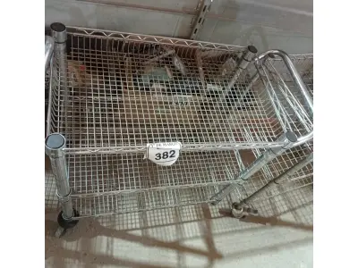 LOTE 382 - 01 CARRINHO PARA SERVIÇO CROMADO. (NO ESTADO) ATENÇÃO! FAZER A VISITAÇÃO ANTES DE ARREMATAR, NÃO SABEMOS SE FUNCIONA. LEILÃO NÃO TEM GARANTIA E NEM DEVOLUÇÃO, SUJEITO A POSSÍVEIS AVARIAS VISÍVEIS/OCULTAS E/OU AUSÊNCIA DE COMPONENTES.