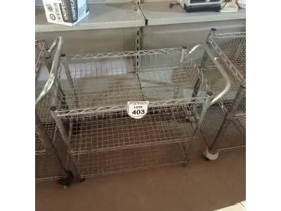 LOTE 403 - 01 CARRINHO PARA SERVIÇO CROMADO. (NO ESTADO) ATENÇÃO! FAZER A VISITAÇÃO ANTES DE ARREMATAR, NÃO SABEMOS SE FUNCIONA. LEILÃO NÃO TEM GARANTIA E NEM DEVOLUÇÃO, SUJEITO A POSSÍVEIS AVARIAS VISÍVEIS/OCULTAS E/OU AUSÊNCIA DE COMPONENTES.