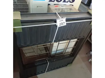 LOTE 297 - 01 JANELA EM FERRO HAIALA. (NO ESTADO) ATENÇÃO! FAZER A VISITAÇÃO ANTES DE ARREMATAR, NÃO SABEMOS SE FUNCIONA. LEILÃO NÃO TEM GARANTIA E NEM DEVOLUÇÃO, SUJEITO A POSSÍVEIS AVARIAS VISÍVEIS/OCULTAS E/OU AUSÊNCIA DE COMPONENTES.
