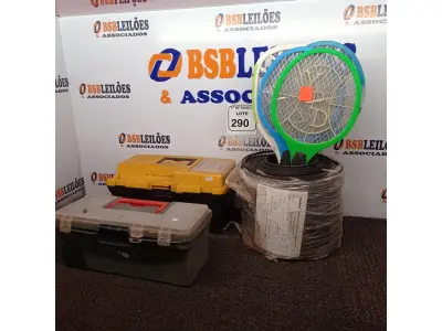 LOTE 290 - 02 MALETAS DE FERMENTAS, 05 RAQUETES PARA MOSQUITOS E 01 ROLO DE FIO DE FIBRA ÓTICA. (NO ESTADO) ATENÇÃO! FAZER A VISITAÇÃO ANTES DE ARREMATAR, NÃO SABEMOS SE FUNCIONA. LEILÃO NÃO TEM GARANTIA E NEM DEVOLUÇÃO, SUJEITO A POSSÍVEIS AVARIAS VISÍVEIS/OCULTAS E/OU AUSÊNCIA DE COMPONENTES.