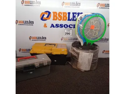 LOTE 290 - 02 MALETAS DE FERMENTAS, 05 RAQUETES PARA MOSQUITOS E 01 ROLO DE FIO DE FIBRA ÓTICA. (NO ESTADO) ATENÇÃO! FAZER A VISITAÇÃO ANTES DE ARREMATAR, NÃO SABEMOS SE FUNCIONA. LEILÃO NÃO TEM GARANTIA E NEM DEVOLUÇÃO, SUJEITO A POSSÍVEIS AVARIAS VISÍVEIS/OCULTAS E/OU AUSÊNCIA DE COMPONENTES.