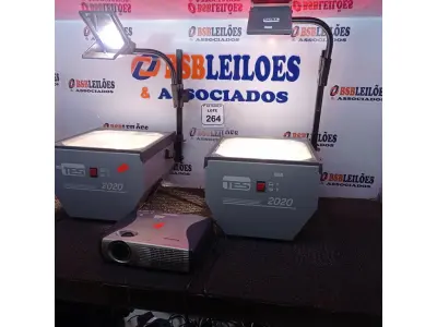LOTE 264 - 01 RETROPROJETOR TES2020 E 01 PROJETOR MULTIMÍDIA PANASONIC. (NO ESTADO) ATENÇÃO! FAZER A VISITAÇÃO ANTES DE ARREMATAR, NÃO SABEMOS SE FUNCIONA. LEILÃO NÃO TEM GARANTIA E NEM DEVOLUÇÃO, SUJEITO A POSSÍVEIS AVARIAS VISÍVEIS/OCULTAS E/OU AUSÊNCIA DE COMPONENTES.