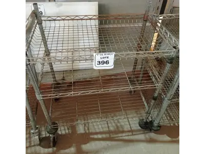 LOTE 396 - 01 CARRINHO PARA SERVIÇO CROMADO. (NO ESTADO) ATENÇÃO! FAZER A VISITAÇÃO ANTES DE ARREMATAR, NÃO SABEMOS SE FUNCIONA. LEILÃO NÃO TEM GARANTIA E NEM DEVOLUÇÃO, SUJEITO A POSSÍVEIS AVARIAS VISÍVEIS/OCULTAS E/OU AUSÊNCIA DE COMPONENTES.