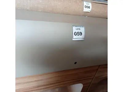 LOTE 059 - 01 ARMÁRIO SUSPENSO. (NO ESTADO EM QUE SE ENCONTRA. SUJEITO A AVARIAS OCULTAS/VISÍVEIS.)