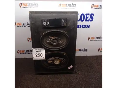 LOTE 250 - 01 CAIXA COM RÁDIO PLAYER E 2 AUTOS FALANTES 6X9. (NO ESTADO) ATENÇÃO! FAZER A VISITAÇÃO ANTES DE ARREMATAR, NÃO SABEMOS SE FUNCIONA. LEILÃO NÃO TEM GARANTIA E NEM DEVOLUÇÃO, SUJEITO A POSSÍVEIS AVARIAS VISÍVEIS/OCULTAS E/OU AUSÊNCIA DE COMPONENTES.