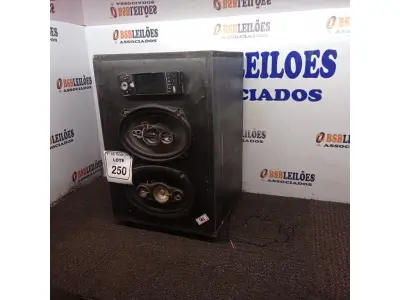 LOTE 250 - 01 CAIXA COM RÁDIO PLAYER E 2 AUTOS FALANTES 6X9. (NO ESTADO) ATENÇÃO! FAZER A VISITAÇÃO ANTES DE ARREMATAR, NÃO SABEMOS SE FUNCIONA. LEILÃO NÃO TEM GARANTIA E NEM DEVOLUÇÃO, SUJEITO A POSSÍVEIS AVARIAS VISÍVEIS/OCULTAS E/OU AUSÊNCIA DE COMPONENTES.
