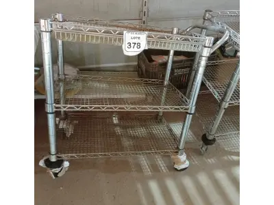 LOTE 378 - 01 CARRINHO PARA SERVIÇO CROMADO. (NO ESTADO) ATENÇÃO! FAZER A VISITAÇÃO ANTES DE ARREMATAR, NÃO SABEMOS SE FUNCIONA. LEILÃRO NÃO TEM GARANTIA E NEM DEVOLUÇÃO, SUJEITO A POSSÍVEIS AVARIAS VISÍVEIS/OCULTAS E/OU AUSÊNCIA DE COMPONENTES.