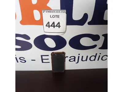 LOTE 444 - 01 IPHONE SEM TAG. (NO ESTADO EM QUE SE ENCONTRA. SUJEITO A AVARIAS OCULTAS/VISÍVEIS.)