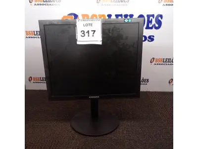 LOTE 317 - 01 MONITOR SAMSUNG. (NO ESTADO EM QUE SE ENCONTRA. SUJEITO A AVARIAS OCULTAS/VISÍVEIS.)