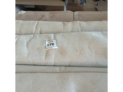 LOTE 176 - 01 RUG (TAPETE). (NO ESTADO EM QUE SE ENCONTRA. SUJEITO A AVARIAS OCULTAS/VISÍVEIS.) AV9542R