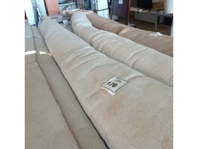 LOTE 176 - 01 RUG (TAPETE). (NO ESTADO EM QUE SE ENCONTRA. SUJEITO A AVARIAS OCULTAS/VISÍVEIS.) AV9542R