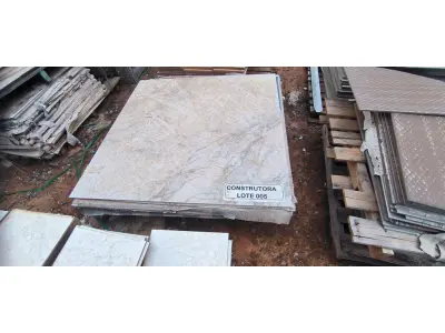 LOTE 005 - APROXIMADAMENTE 15,84 M² DE PORCELANATO 120X120CM POL – PORTOBELLO. (NO ESTADO EM QUE SE ENCONTRA. SUJEITO A AVARIAS OCULTAS/VISÍVEIS.)