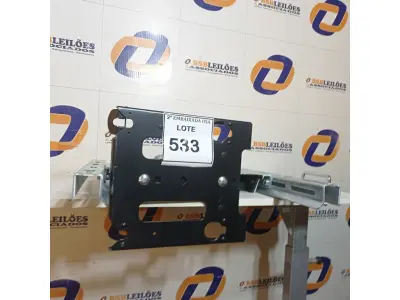 LOTE 533 - 01 STAND UP DESK. (NO ESTADO EM QUE SE ENCONTRA. SUJEITO A AVARIAS OCULTAS/VISÍVEIS.)