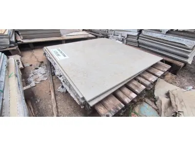 LOTE 097 - APROXIMADAMENTE 4,86 M² DE PORCELANATO 90X90CM NAT – PORTOBELLO. (NO ESTADO EM QUE SE ENCONTRA. SUJEITO A AVARIAS OCULTAS/VISÍVEIS.)