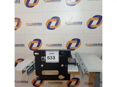 LOTE 533 - 01 STAND UP DESK. (NO ESTADO EM QUE SE ENCONTRA. SUJEITO A AVARIAS OCULTAS/VISÍVEIS.)