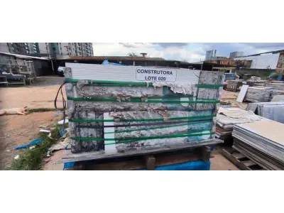 LOTE 020 - APROXIMADAMENTE 42,80 M² DE REVESTIMENTO PAREDE BRANCO HALF 30X90CM MATT. RET – PORTOBELLO. (NO ESTADO EM QUE SE ENCONTRA. SUJEITO A AVARIAS OCULTAS/VISÍVEIS.)