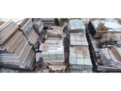 LOTE 071 - APROXIMADAMENTE 25,20 M² DE PLACA 30X30 (PASTILHA) – ATLAS. (NO ESTADO EM QUE SE ENCONTRA. SUJEITO A AVARIAS OCULTAS/VISÍVEIS.)