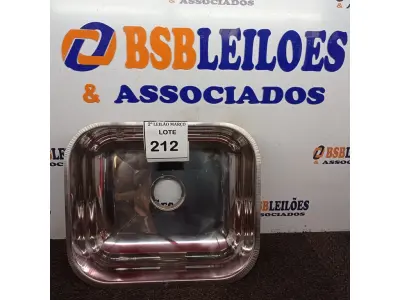 LOTE 212 - 01 CUBA EM AÇO INOX QUADRADO. (NOVO) (NO ESTADO) ATENÇÃO! FAZER A VISITAÇÃO ANTES DE ARREMATAR, NÃO SABEMOS SE FUNCIONA. LEILÃO NÃO TEM GARANTIA E NEM DEVOLUÇÃO, SUJEITO A POSSÍVEIS AVARIAS VISÍVEIS/OCULTAS E/OU AUSÊNCIA DE COMPONENTES.