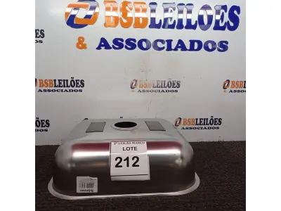 LOTE 212 - 01 CUBA EM AÇO INOX QUADRADO. (NOVO) (NO ESTADO) ATENÇÃO! FAZER A VISITAÇÃO ANTES DE ARREMATAR, NÃO SABEMOS SE FUNCIONA. LEILÃO NÃO TEM GARANTIA E NEM DEVOLUÇÃO, SUJEITO A POSSÍVEIS AVARIAS VISÍVEIS/OCULTAS E/OU AUSÊNCIA DE COMPONENTES.