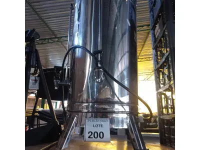 LOTE 200 - 01 CAFETEIRA INDUSTRIAL EM INOX.  (NO ESTADO) ATENÇÃO! FAZER A VISITAÇÃO ANTES DE ARREMATAR, NÃO SABEMOS SE FUNCIONA. LEILÃO NÃO TEM GARANTIA E NEM DEVOLUÇÃO, SUJEITO A POSSÍVEIS AVARIAS VISÍVEIS/OCULTAS E/OU AUSÊNCIA DE COMPONENTES.