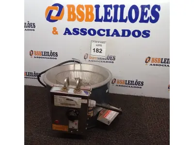 LOTE 182 - 01 FRITADEIRA ELÉTRICA EM INOX MARCA VENÂNCIO. (NO ESTADO) ATENÇÃO! FAZER A VISITAÇÃO ANTES DE ARREMATAR, NÃO SABEMOS SE FUNCIONA. LEILÃO NÃO TEM GARANTIA E NEM DEVOLUÇÃO, SUJEITO A POSSÍVEIS AVARIAS VISÍVEIS/OCULTAS E/OU AUSÊNCIA DE COMPONENTES.
