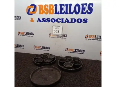 LOTE 002 - 01 CONJUNTO DE CAÇAROLAS DE DIVERSOS TAMANHOS. (NO ESTADO) ATENÇÃO! FAZER A VISITAÇÃO ANTES DE ARREMATAR, NÃO SABEMOS SE FUNCIONA. LEILÃO NÃO TEM GARANTIA E NEM DEVOLUÇÃO, SUJEITO A POSSÍVEIS AVARIAS VISÍVEIS/OCULTAS E/OU AUSÊNCIA DE COMPONENTES.