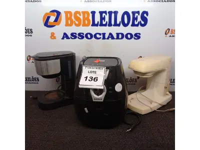 LOTE 136 - 01 BATEDEIRA, 01 CAFETEIRA E 01 AIR FRYER INCOMPLETOS. (NO ESTADO) ATENÇÃO! FAZER A VISITAÇÃO ANTES DE ARREMATAR, NÃO SABEMOS SE FUNCIONA. LEILÃO NÃO TEM GARANTIA E NEM DEVOLUÇÃO, SUJEITO A POSSÍVEIS AVARIAS VISÍVEIS/OCULTAS E/OU AUSÊNCIA DE COMPONENTES.