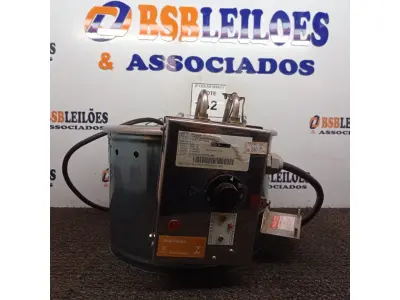 LOTE 182 - 01 FRITADEIRA ELÉTRICA EM INOX MARCA VENÂNCIO. (NO ESTADO) ATENÇÃO! FAZER A VISITAÇÃO ANTES DE ARREMATAR, NÃO SABEMOS SE FUNCIONA. LEILÃO NÃO TEM GARANTIA E NEM DEVOLUÇÃO, SUJEITO A POSSÍVEIS AVARIAS VISÍVEIS/OCULTAS E/OU AUSÊNCIA DE COMPONENTES.