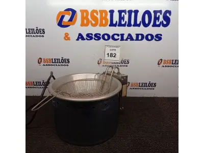 LOTE 182 - 01 FRITADEIRA ELÉTRICA EM INOX MARCA VENÂNCIO. (NO ESTADO) ATENÇÃO! FAZER A VISITAÇÃO ANTES DE ARREMATAR, NÃO SABEMOS SE FUNCIONA. LEILÃO NÃO TEM GARANTIA E NEM DEVOLUÇÃO, SUJEITO A POSSÍVEIS AVARIAS VISÍVEIS/OCULTAS E/OU AUSÊNCIA DE COMPONENTES.