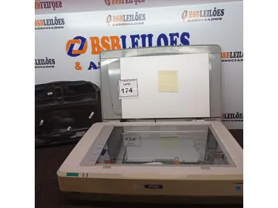 LOTE 174 - 01 SCANNER EPSON E 01 BOLSA PARA NOTEBOOK. (NO ESTADO) ATENÇÃO! FAZER A VISITAÇÃO ANTES DE ARREMATAR, NÃO SABEMOS SE FUNCIONA. LEILÃO NÃO TEM GARANTIA E NEM DEVOLUÇÃO, SUJEITO A POSSÍVEIS AVARIAS VISÍVEIS/OCULTAS E/OU AUSÊNCIA DE COMPONENTES.