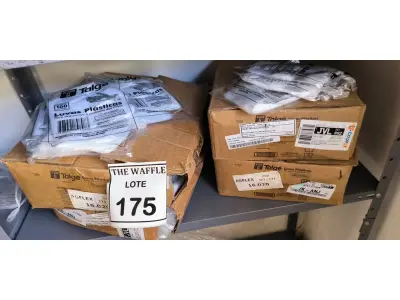LOTE 175 - 04 CAIXAS COM LUVAS PLÁSTICAS. (NO ESTADO) ATENÇÃO! FAZER A VISITAÇÃO ANTES DE ARREMATAR, NÃO SABEMOS SE FUNCIONA. LEILÃO NÃO TEM GARANTIA E NEM DEVOLUÇÃO, SUJEITO A POSSÍVEIS AVARIAS VISÍVEIS/OCULTAS E/OU AUSÊNCIA DE COMPONENTES.