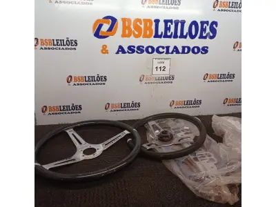 LOTE 112 - 01 LOTE COM JUNTA DE MOTOR DODGE V8 FELPRO3/8 E VOLANTE ESPORTIVOS. (NO ESTADO) ATENÇÃO! FAZER A VISITAÇÃO ANTES DE ARREMATAR, NÃO SABEMOS SE FUNCIONA. LEILÃO NÃO TEM GARANTIA E NEM DEVOLUÇÃO, SUJEITO A POSSÍVEIS AVARIAS VISÍVEIS/OCULTAS E/OU AUSÊNCIA DE COMPONENTES.