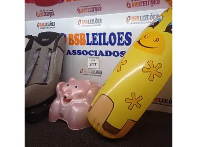LOTE 217 - 01 CADEIRA P/TRANSPORTE INFANTIL MARCA INFANTE, 01 BRINQUEDO INFLÁVEL E 01 TRONINHO. (NO ESTADO) ATENÇÃO! FAZER A VISITAÇÃO ANTES DE ARREMATAR, NÃO SABEMOS SE FUNCIONA. LEILÃO NÃO TEM GARANTIA E NEM DEVOLUÇÃO, SUJEITO A POSSÍVEIS AVARIAS VISÍVEIS/OCULTAS E/OU AUSÊNCIA DE COMPONENTES.