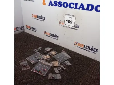 LOTE 109 - 01 LOTE COM PIRCING DIVERSOS.  (NO ESTADO) ATENÇÃO! FAZER A VISITAÇÃO ANTES DE ARREMATAR, NÃO SABEMOS SE FUNCIONA. LEILÃO NÃO TEM GARANTIA E NEM DEVOLUÇÃO, SUJEITO A POSSÍVEIS AVARIAS VISÍVEIS/OCULTAS E/OU AUSÊNCIA DE COMPONENTES.