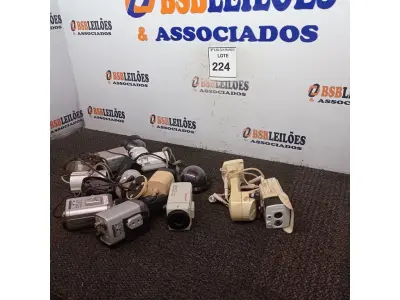 LOTE 224 - 01 LOTE C/VÁRIAS CÂMERAS DE SEGURANÇA MARCAS E MODELOS DIVERSOS. (NO ESTADO) ATENÇÃO! FAZER A VISITAÇÃO ANTES DE ARREMATAR, NÃO SABEMOS SE FUNCIONA. LEILÃO NÃO TEM GARANTIA E NEM DEVOLUÇÃO, SUJEITO A POSSÍVEIS AVARIAS VISÍVEIS/OCULTAS E/OU AUSÊNCIA DE COMPONENTES.