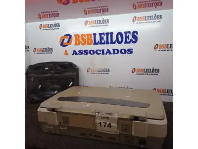 LOTE 174 - 01 SCANNER EPSON E 01 BOLSA PARA NOTEBOOK. (NO ESTADO) ATENÇÃO! FAZER A VISITAÇÃO ANTES DE ARREMATAR, NÃO SABEMOS SE FUNCIONA. LEILÃO NÃO TEM GARANTIA E NEM DEVOLUÇÃO, SUJEITO A POSSÍVEIS AVARIAS VISÍVEIS/OCULTAS E/OU AUSÊNCIA DE COMPONENTES.