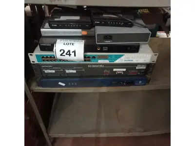 LOTE 241 - 01 LOTE COM ROTEADORES WIRELESS, SUÍTES.  (NO ESTADO) ATENÇÃO! FAZER A VISITAÇÃO ANTES DE ARREMATAR, NÃO SABEMOS SE FUNCIONA. LEILÃO NÃO TEM GARANTIA E NEM DEVOLUÇÃO, SUJEITO A POSSÍVEIS AVARIAS VISÍVEIS/OCULTAS E/OU AUSÊNCIA DE COMPONENTES.