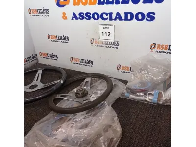 LOTE 112 - 01 LOTE COM JUNTA DE MOTOR DODGE V8 FELPRO3/8 E VOLANTE ESPORTIVOS. (NO ESTADO) ATENÇÃO! FAZER A VISITAÇÃO ANTES DE ARREMATAR, NÃO SABEMOS SE FUNCIONA. LEILÃO NÃO TEM GARANTIA E NEM DEVOLUÇÃO, SUJEITO A POSSÍVEIS AVARIAS VISÍVEIS/OCULTAS E/OU AUSÊNCIA DE COMPONENTES.