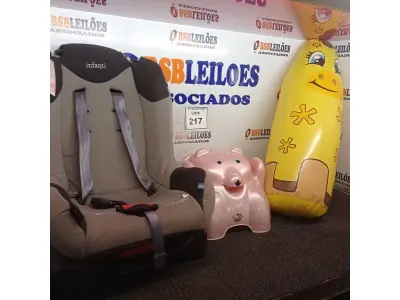 LOTE 217 - 01 CADEIRA P/TRANSPORTE INFANTIL MARCA INFANTE, 01 BRINQUEDO INFLÁVEL E 01 TRONINHO. (NO ESTADO) ATENÇÃO! FAZER A VISITAÇÃO ANTES DE ARREMATAR, NÃO SABEMOS SE FUNCIONA. LEILÃO NÃO TEM GARANTIA E NEM DEVOLUÇÃO, SUJEITO A POSSÍVEIS AVARIAS VISÍVEIS/OCULTAS E/OU AUSÊNCIA DE COMPONENTES.