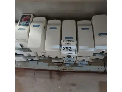LOTE 252 - 01 LOTE COM DISPENSES PARA SABÃO.  (NO ESTADO) ATENÇÃO! FAZER A VISITAÇÃO ANTES DE ARREMATAR, NÃO SABEMOS SE FUNCIONA. LEILÃO NÃO TEM GARANTIA E NEM DEVOLUÇÃO, SUJEITO A POSSÍVEIS AVARIAS VISÍVEIS/OCULTAS E/OU AUSÊNCIA DE COMPONENTES.