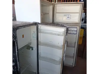 LOTE 482 - 03 GELADEIRAS MARCAS E MODELOS DIVERSOS C/AVARIAS. (NO ESTADO) ATENÇÃO! FAZER A VISITAÇÃO ANTES DE ARREMATAR, NÃO SABEMOS SE FUNCIONA. LEILÃO NÃO TEM GARANTIA E NEM DEVOLUÇÃO, SUJEITO A POSSÍVEIS AVARIAS VISÍVEIS/OCULTAS E/OU AUSÊNCIA DE COMPONENTES.